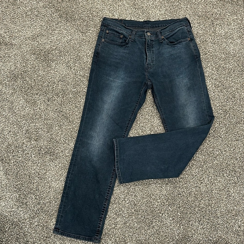 Men’s dark blue Levi jeans. Size 33x30